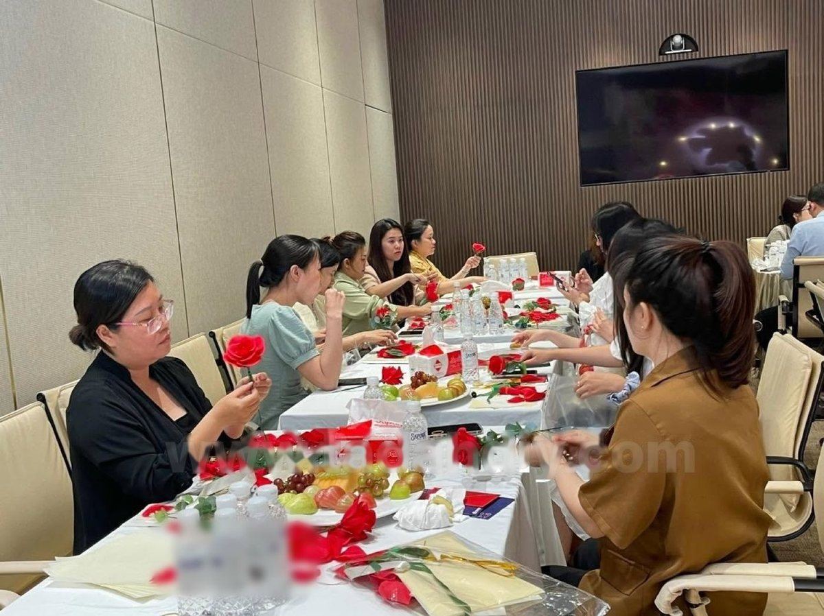 tổ chức workshop cho doanh nghiệp – tư liệu buổi thủ công trong không gian văn phòng