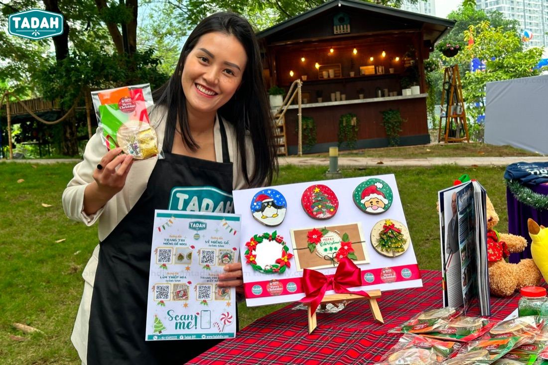 Sản phẩm workshop Giáng sinh của Tadah: miếng gỗ trang trí, vòng nguyệt quế và thiệp hoa